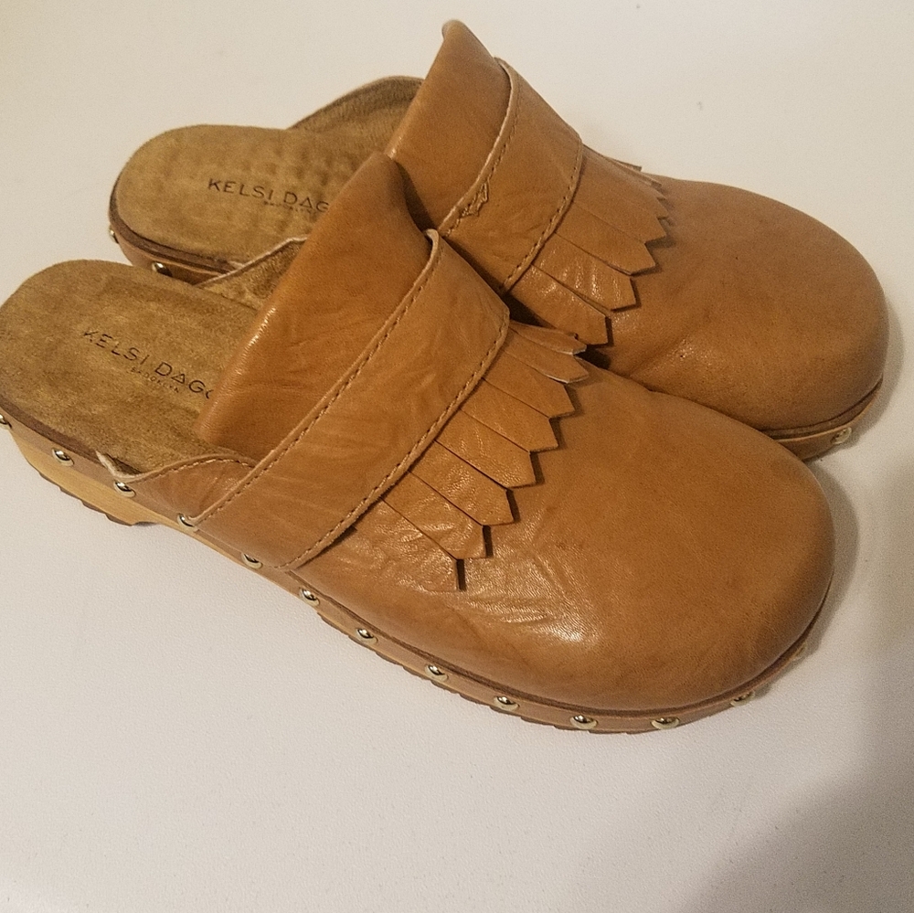 Kelsi Dagger Tan Leather Clogs Size 6